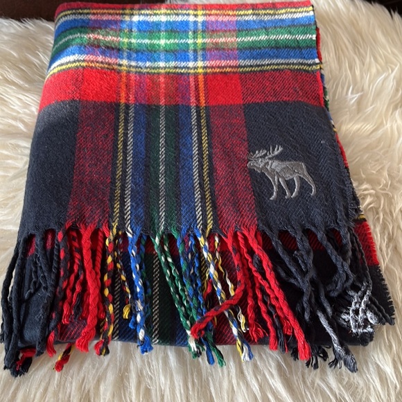 16” x 78” plaid scarf A&F - Picture 3 of 5